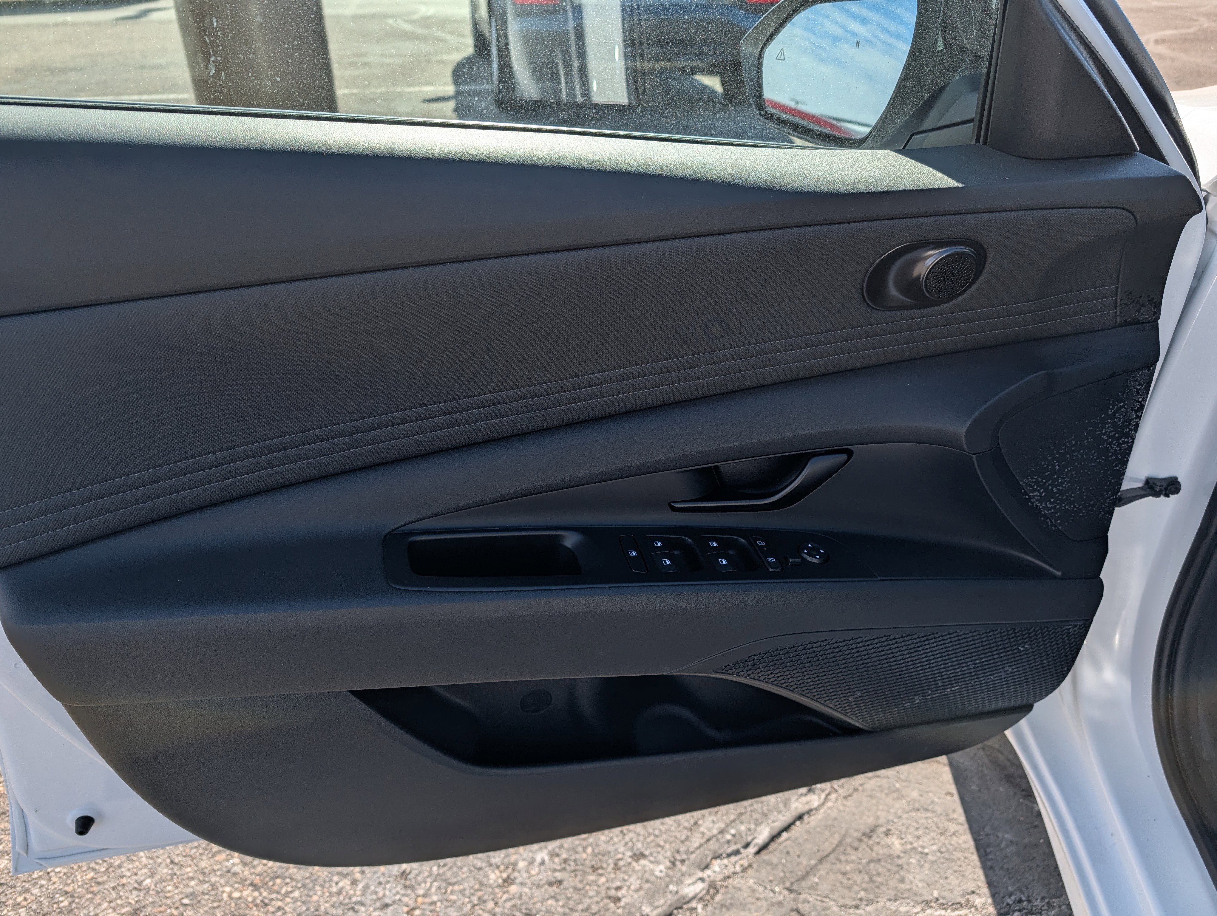 Certified 2025 Hyundai Elantra SEL FWD image 12