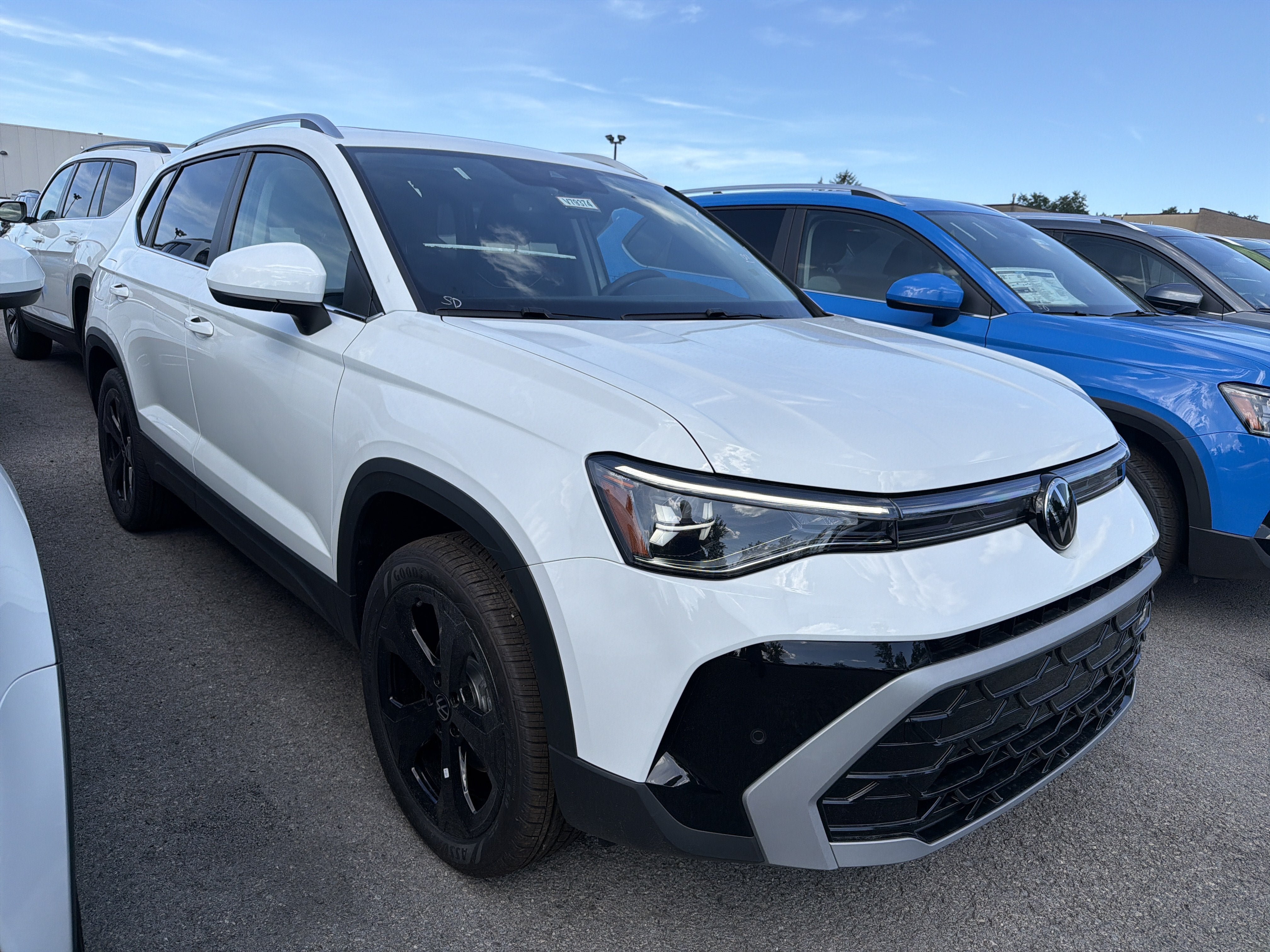 New 2026 Volkswagen Taos SEL AWD/4WD image 2