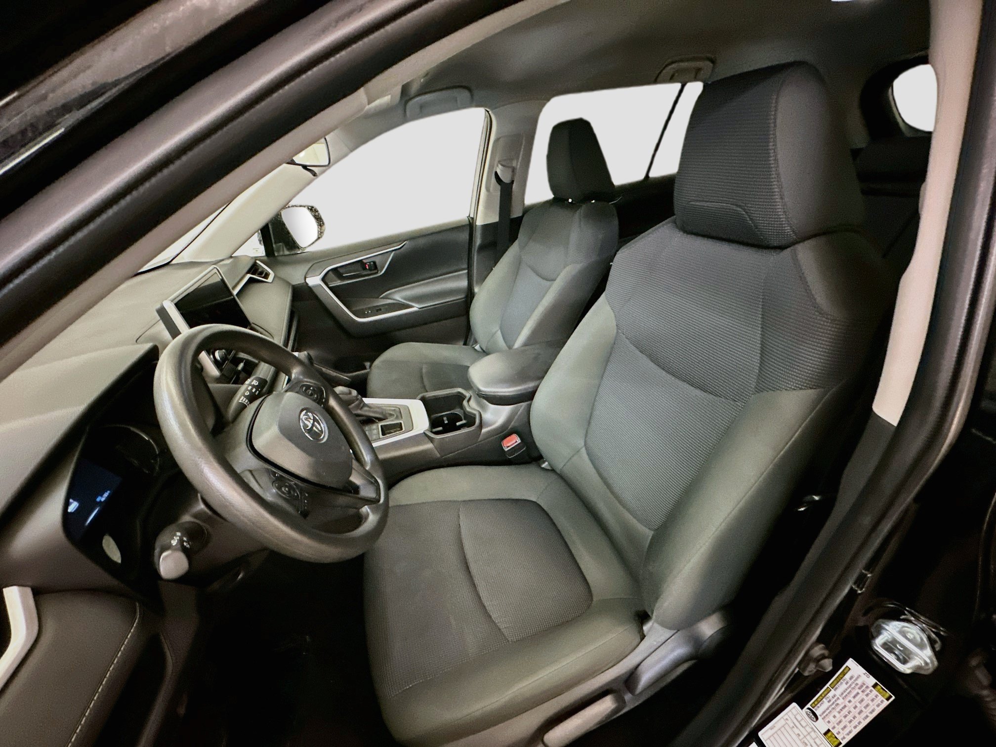 Used 2025 Toyota RAV4 LE AWD/4WD image 13