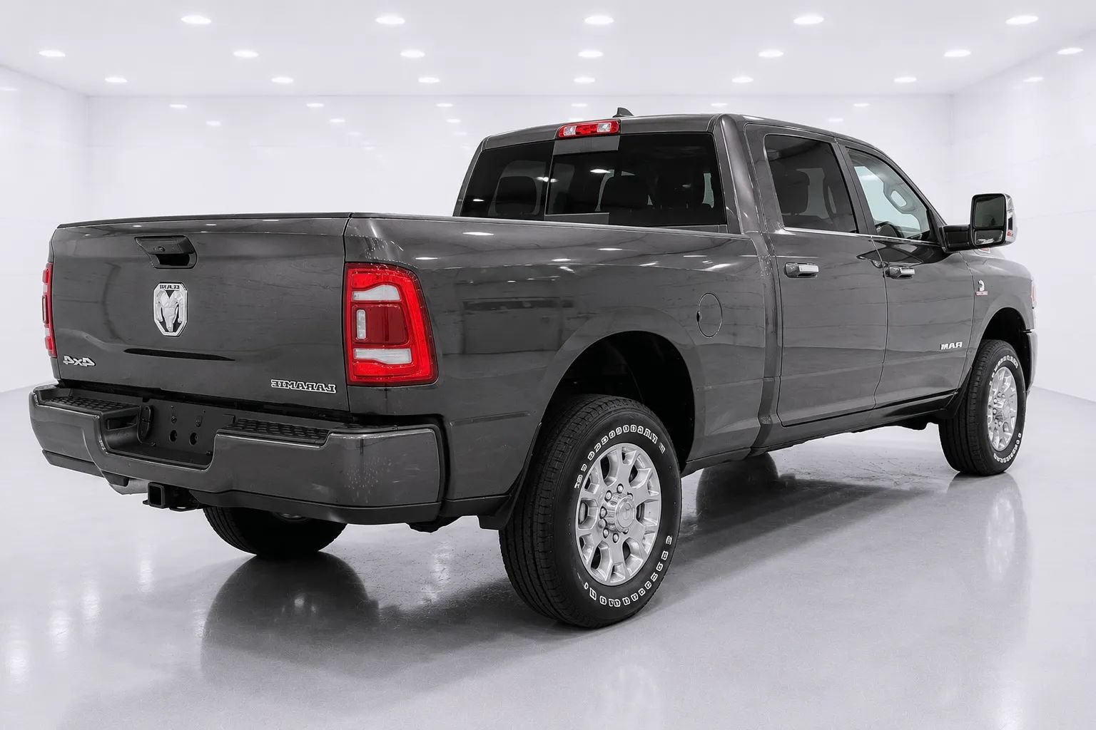 Used 2024 RAM 2500 Laramie AWD/4WD image 5