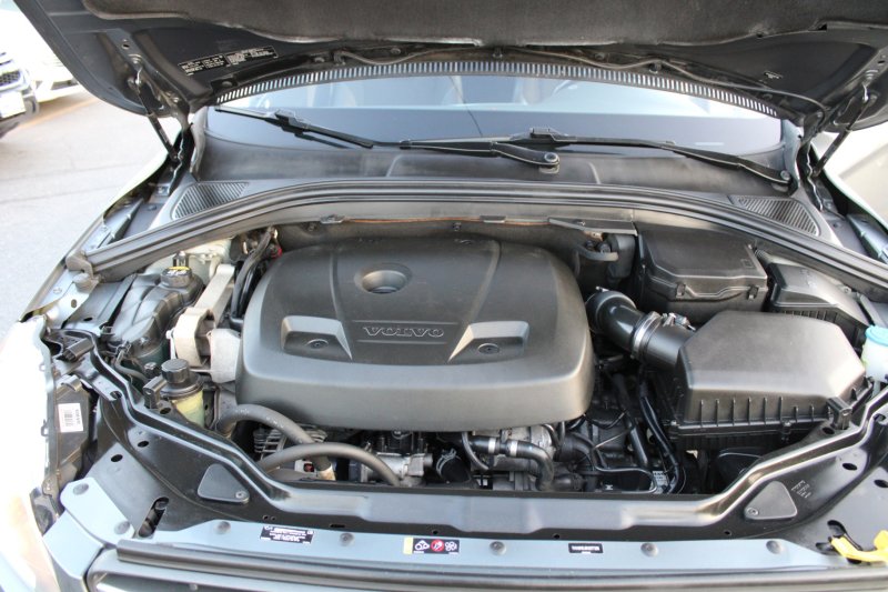 Used 2017 Volvo XC60 T5 w/ Tailgate Package image 21