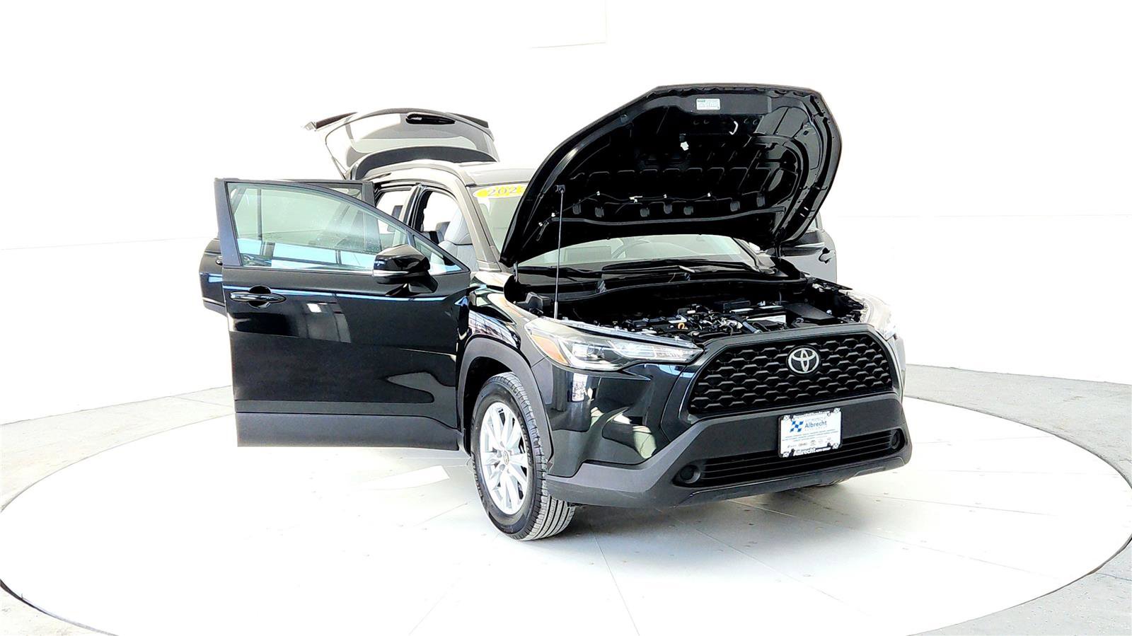 Certified 2023 Toyota Corolla Cross LE image 9