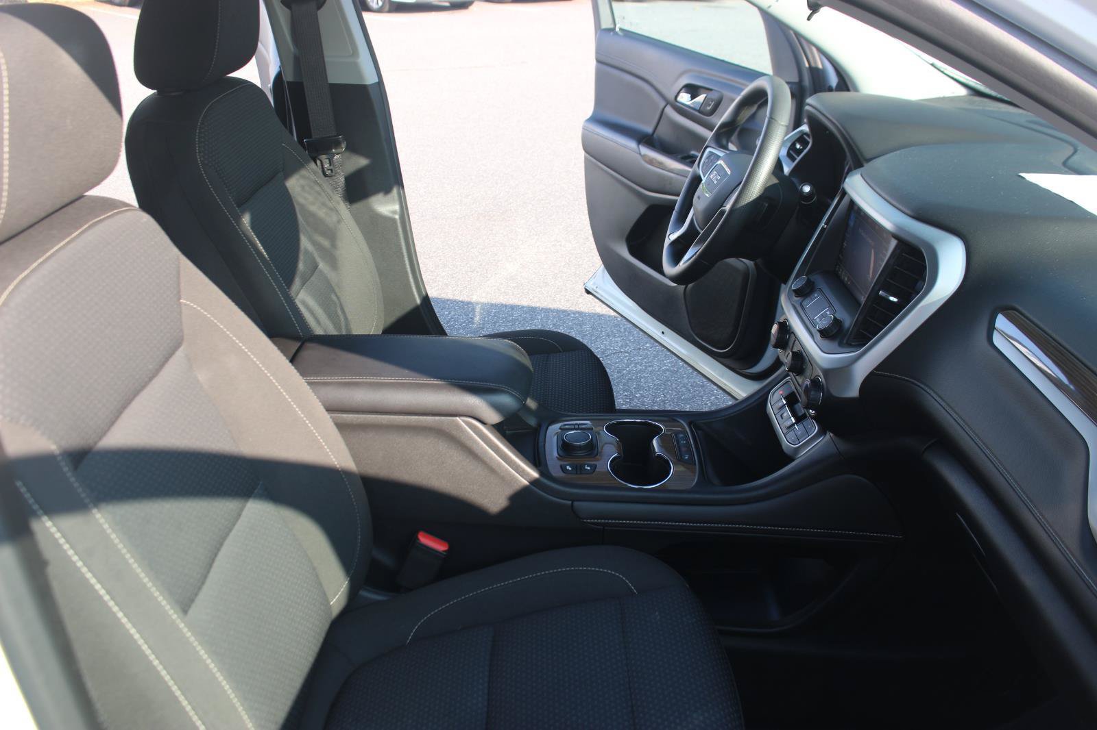 Used 2021 GMC Acadia SLE w/ Driver Convenience Package FWD image 33