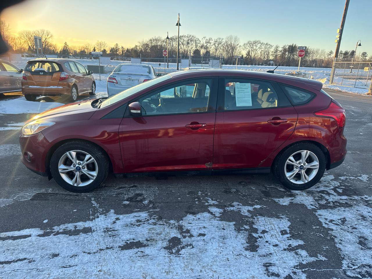 Used 2013 Ford Focus SE w/ SE Winter Pkg FWD image 8