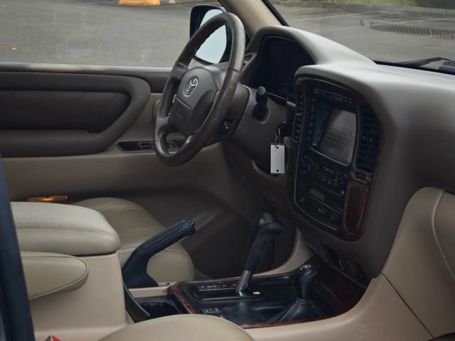 Used 2002 Toyota Land Cruiser AWD/4WD image 32