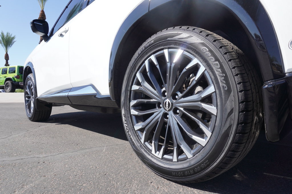 Certified 2024 Nissan Rogue Platinum w/ Platinum Premium Package FWD image 6