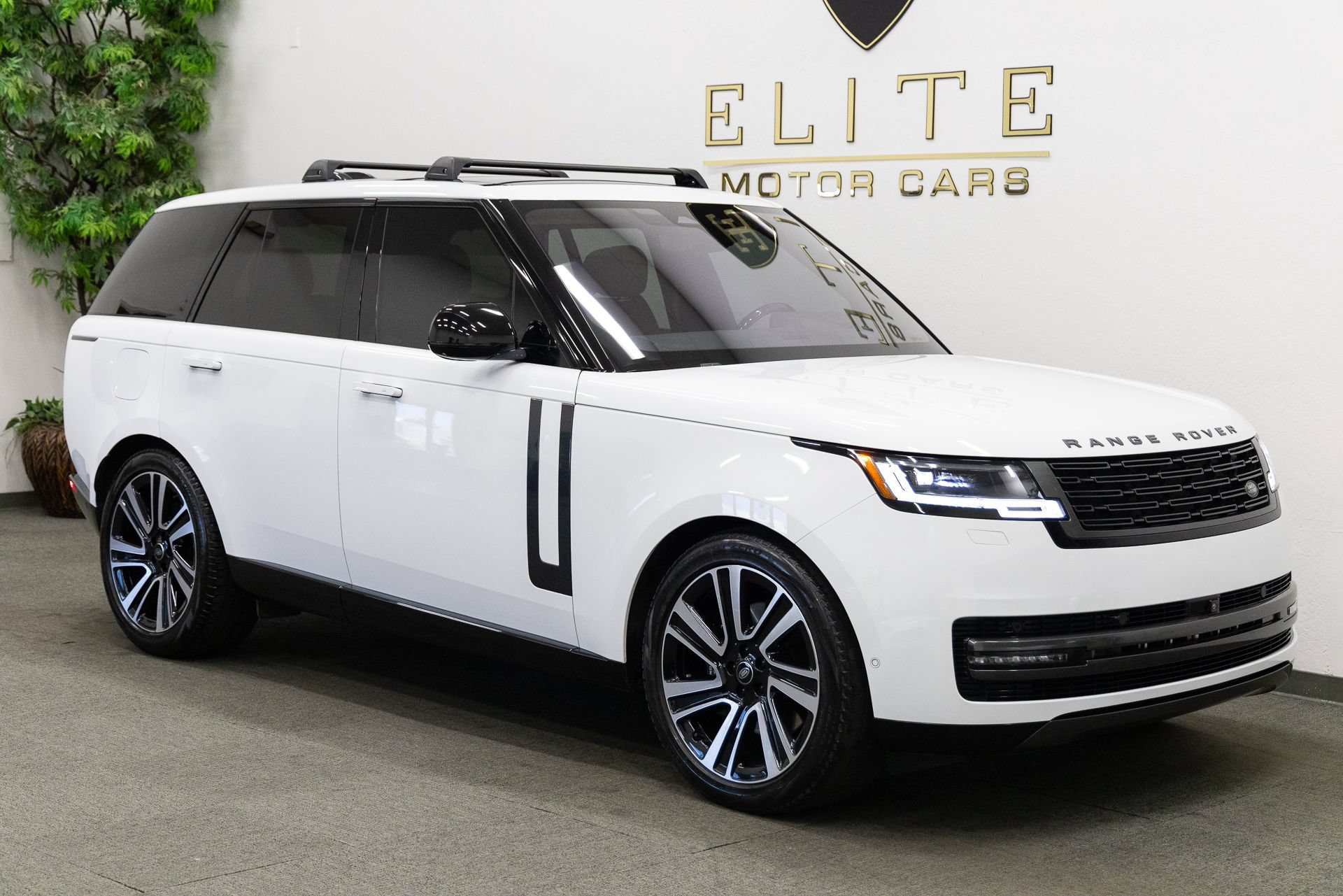 Used 2023 Land Rover Range Rover SE AWD/4WD image 9