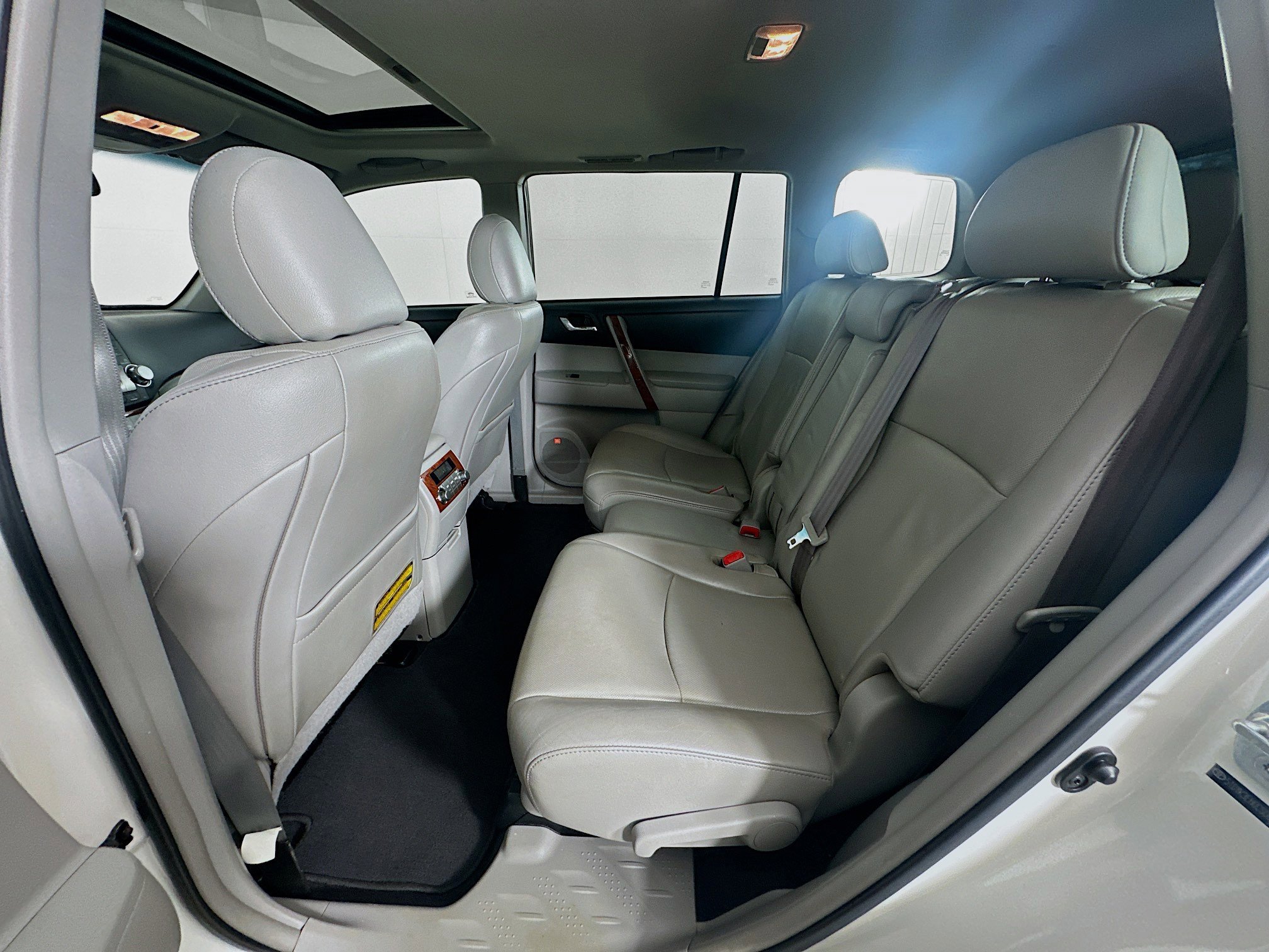 Used 2012 Toyota Highlander Limited w/ Tow Pkg image 28