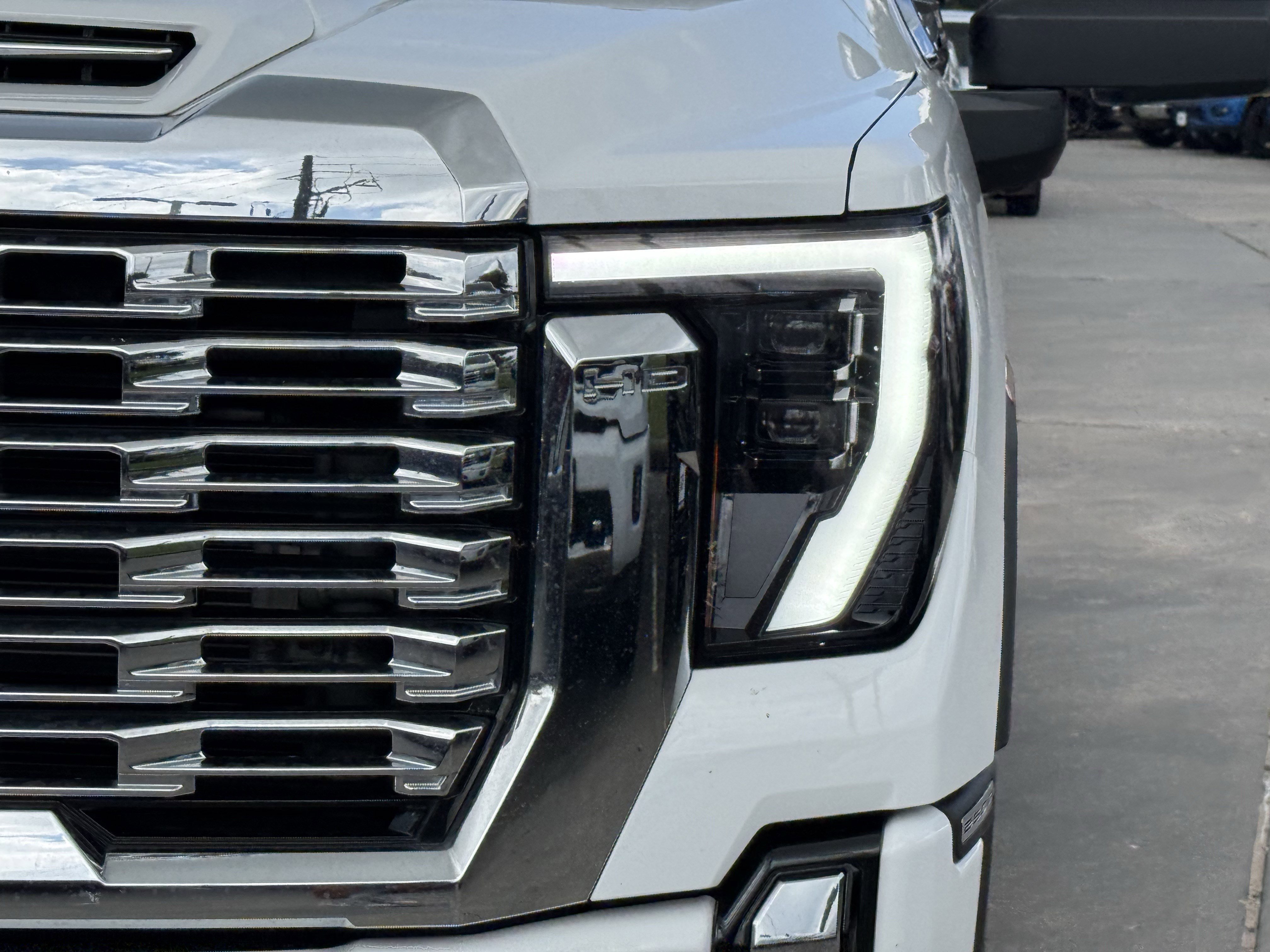 Used 2024 GMC Sierra 2500 Denali w/ Denali Reserve Package AWD/4WD image 11