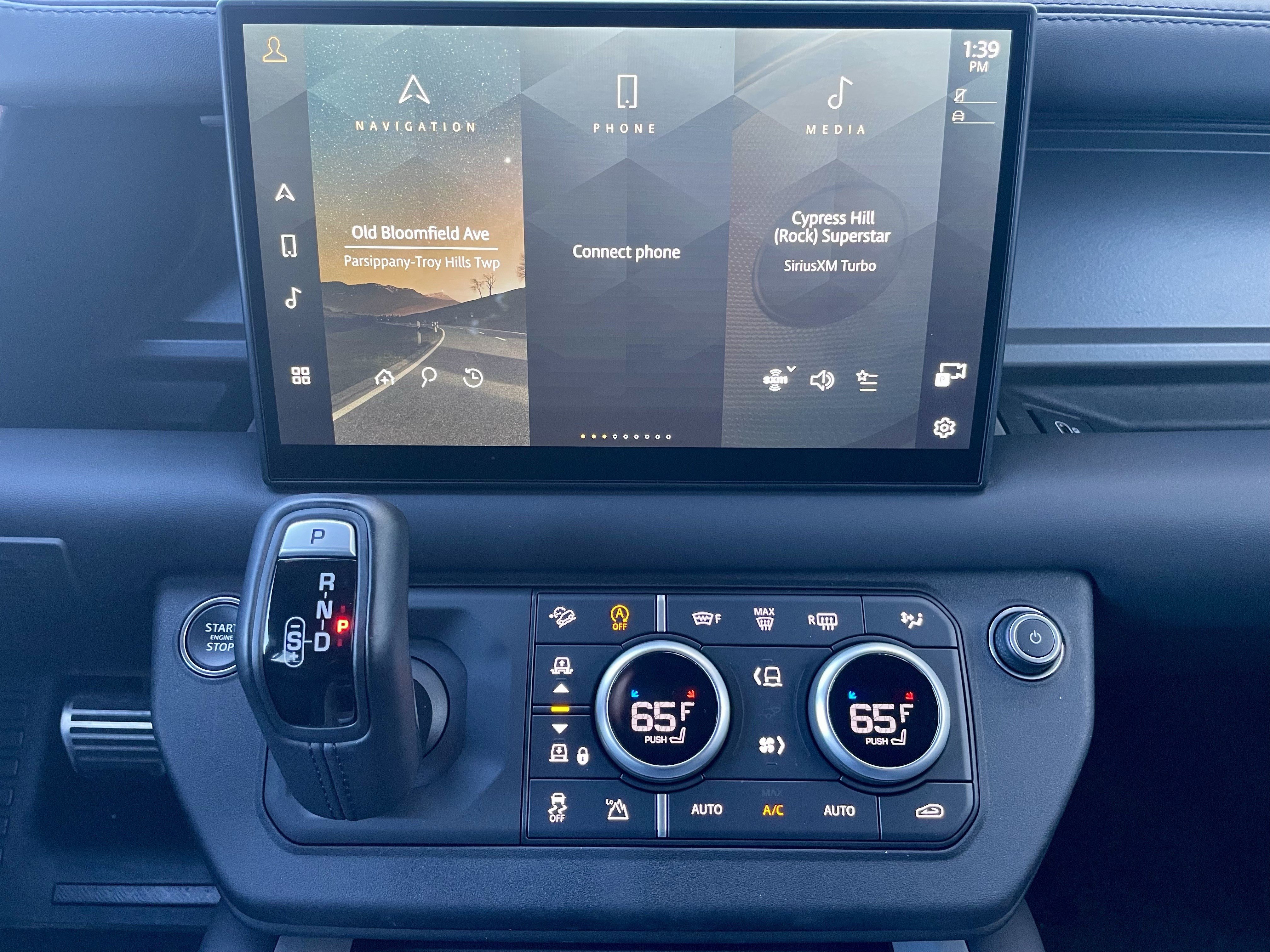 Certified 2025 Land Rover Defender 110 V8 AWD/4WD image 19