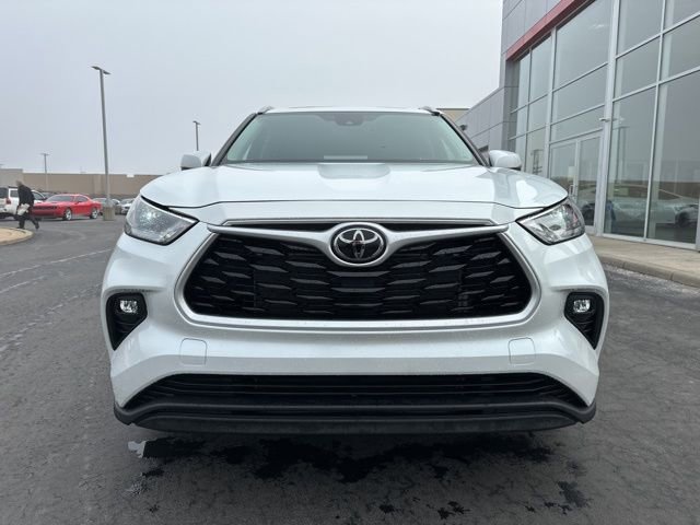 Certified 2022 Toyota Highlander XLE image 2