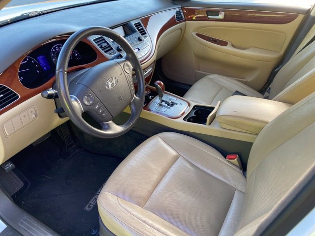 Used 2013 Hyundai Genesis 3.8 RWD image 17