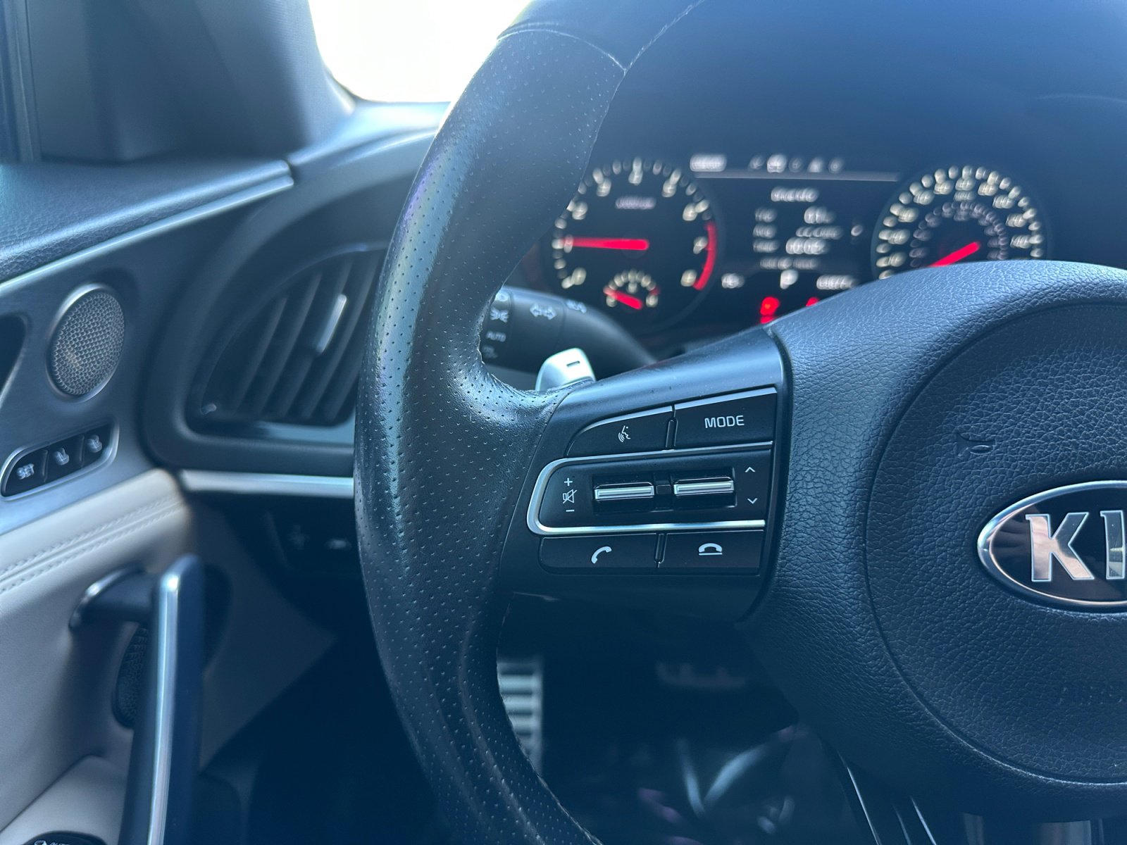 Used 2018 Kia Stinger GT2 image 19