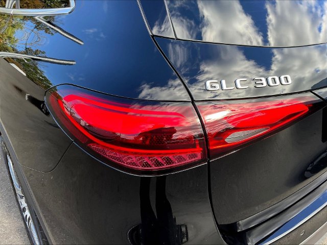 Used 2026 Mercedes-Benz GLC 300 4MATIC image 25