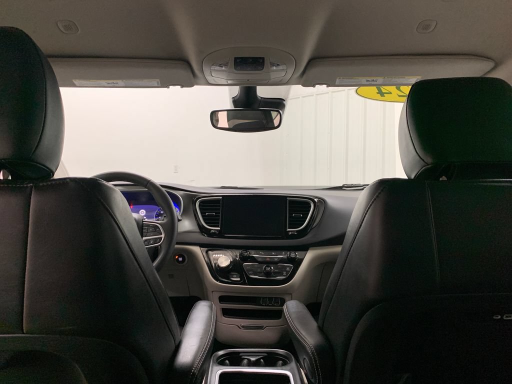 Used 2024 Chrysler Pacifica Touring-L FWD image 23