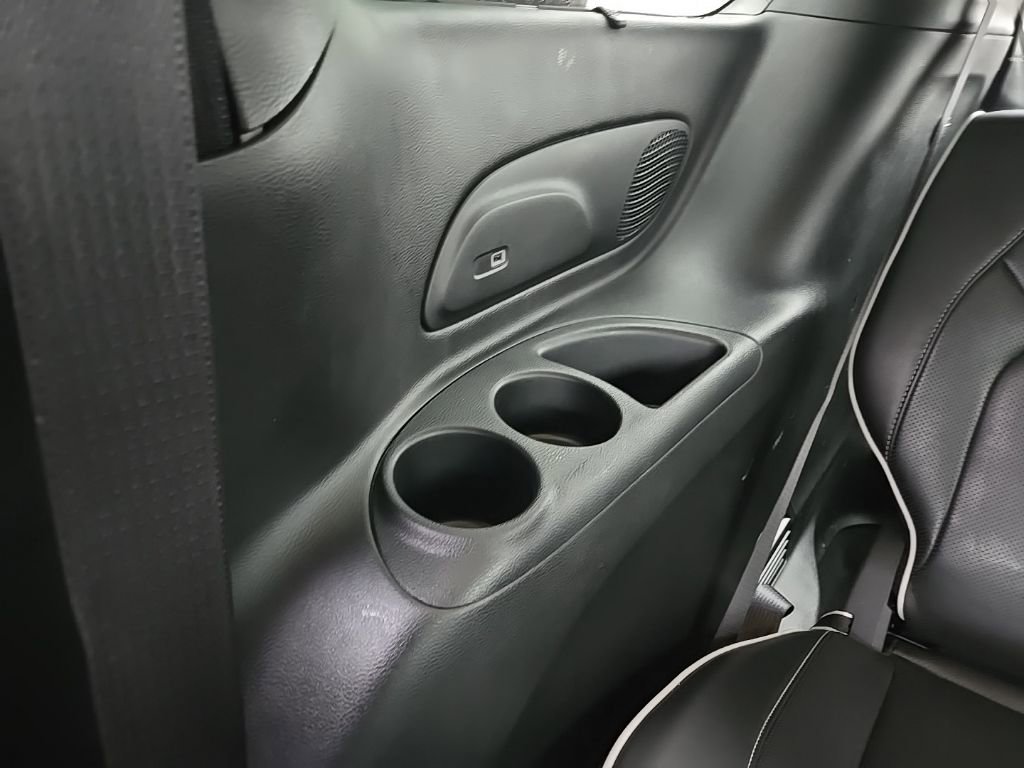 Used 2025 Chrysler Pacifica Limited image 97