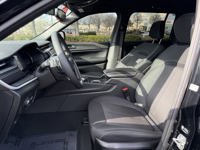 Used 2024 Jeep Grand Cherokee Laredo w/ MOPAR Finishing Package image 11