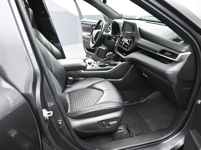Certified 2023 Toyota Highlander XSE image 32