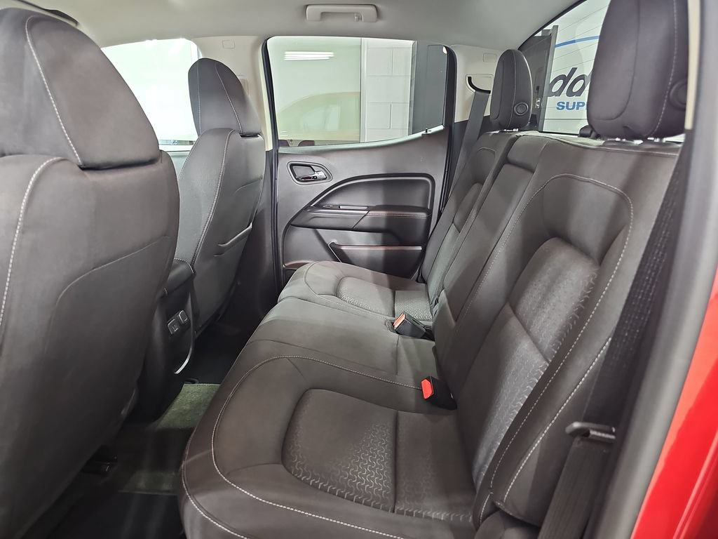 Used 2015 GMC Canyon SLE AWD/4WD image 17