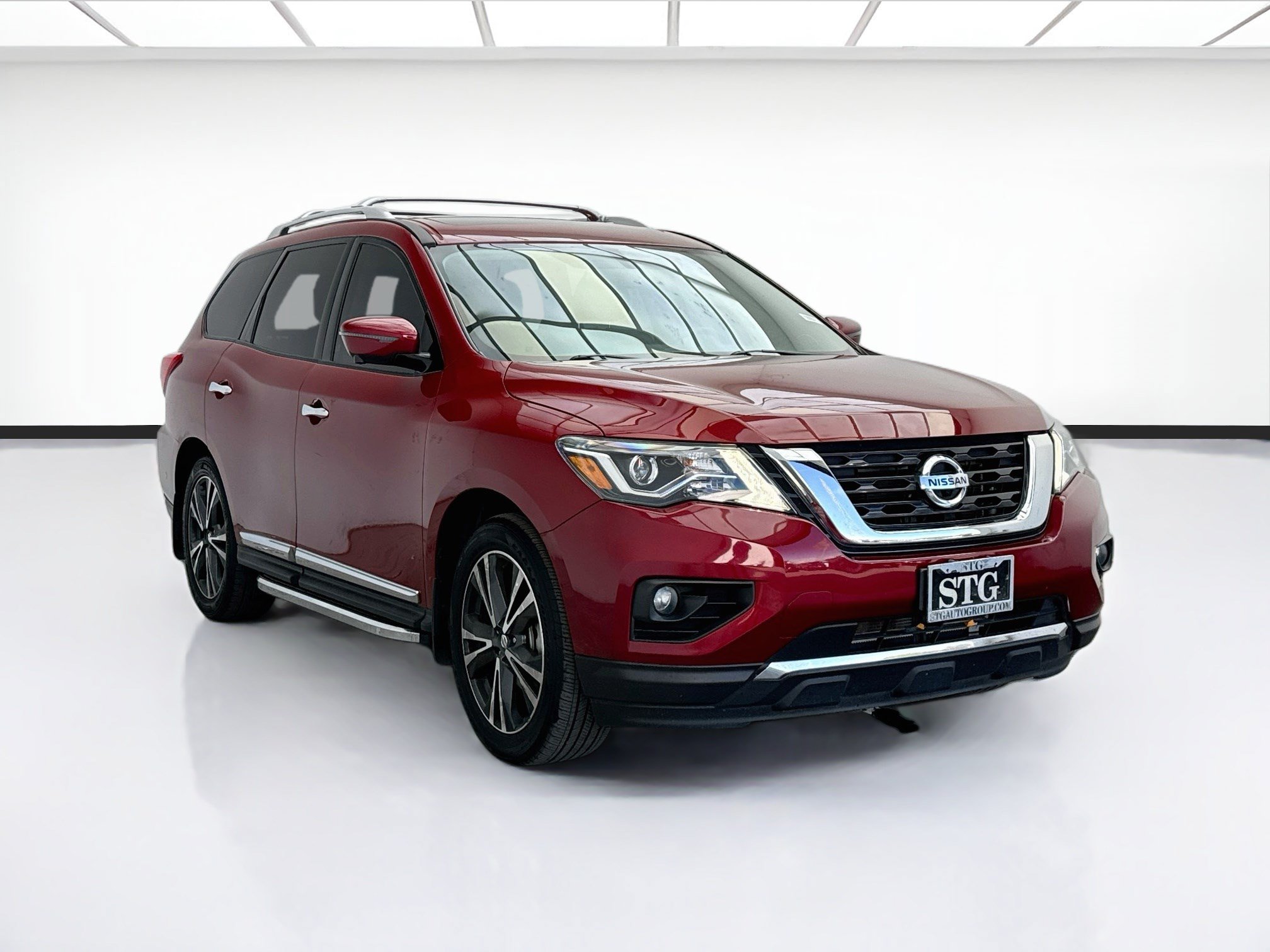 Used 2019 Nissan Pathfinder Platinum w/ Cargo Package FWD image 3