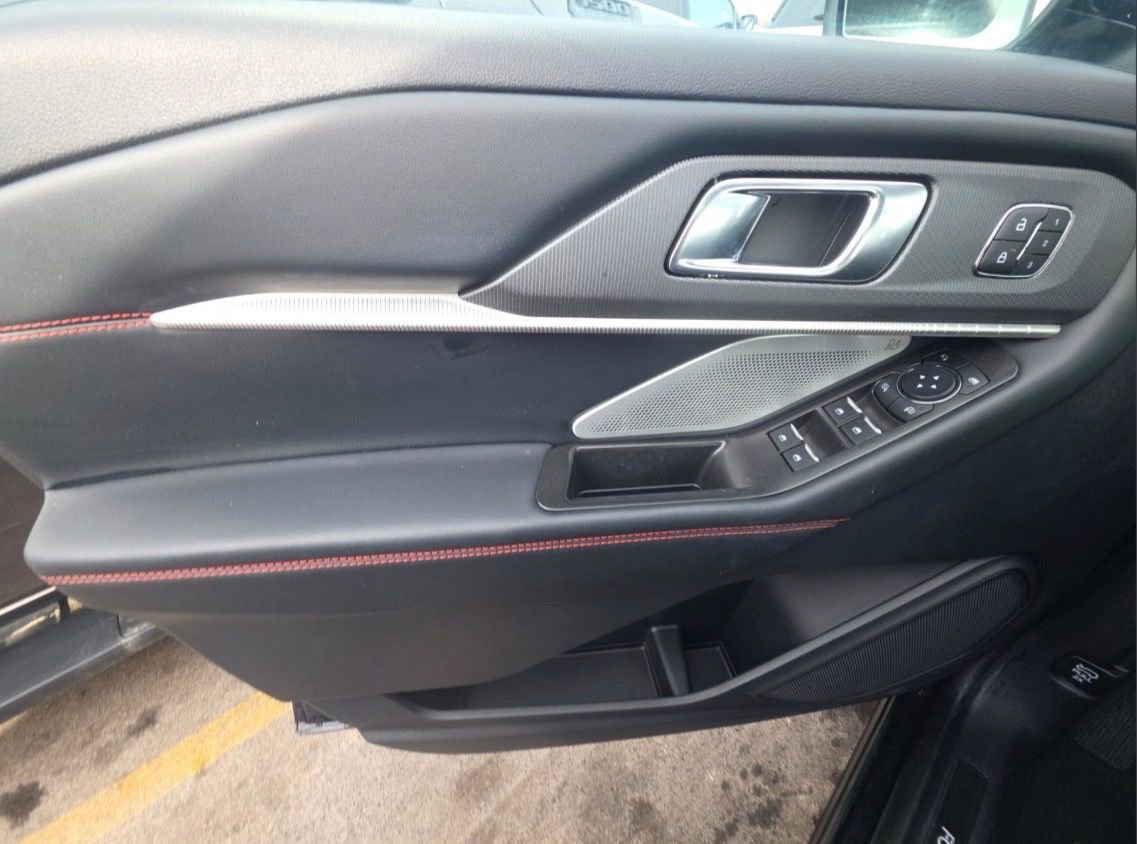 Used 2025 Ford Explorer ST image 15