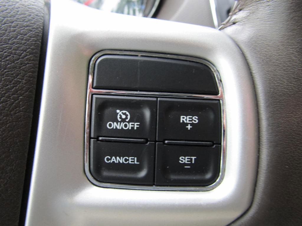 Used 2016 Chrysler Town & Country Touring-L image 52