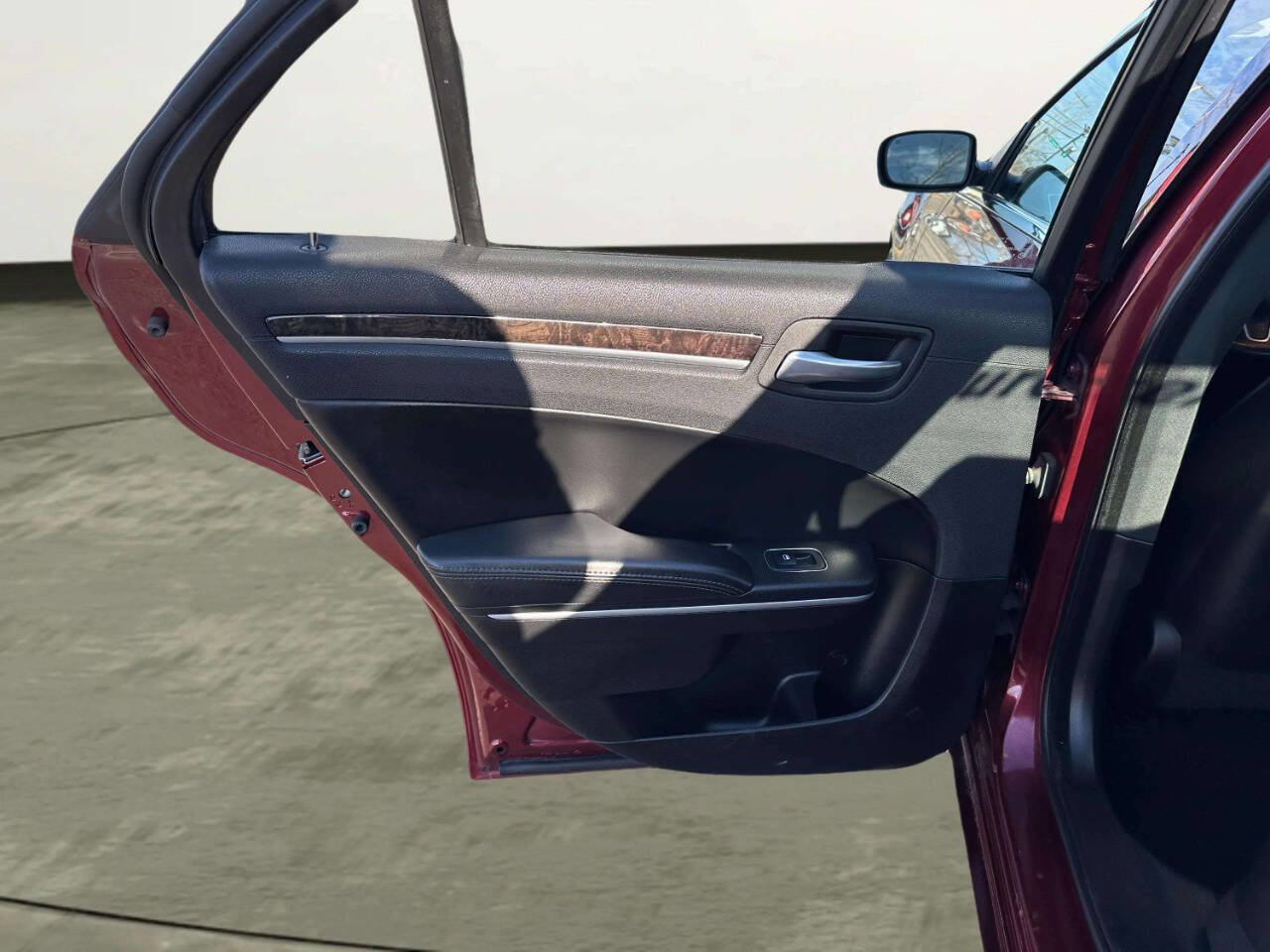 Used 2019 Chrysler 300 Limited image 12