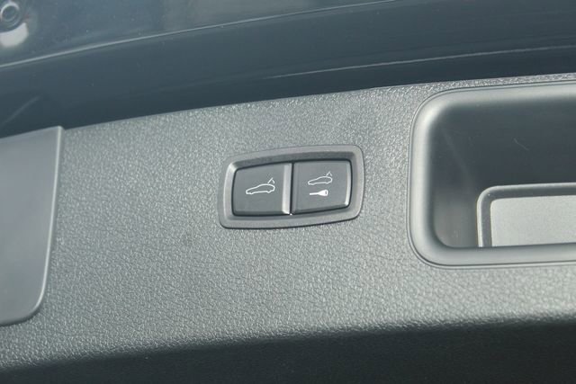 Certified 2025 Porsche Macan image 13