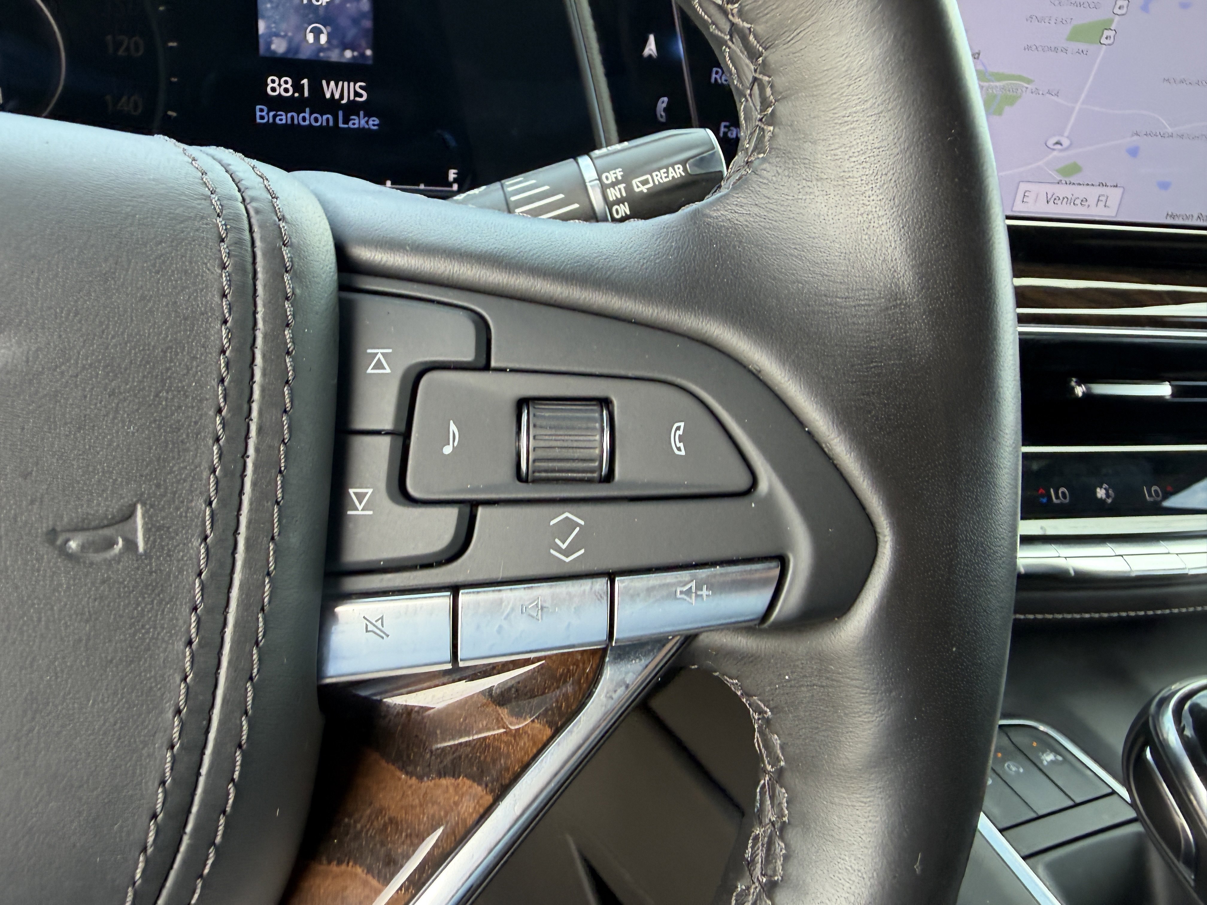 Used 2022 Cadillac Escalade Sport Platinum AWD/4WD image 28