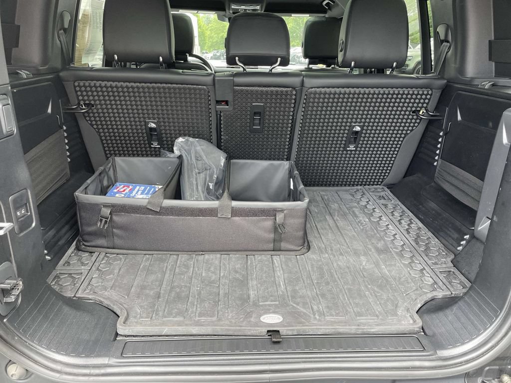 Used 2023 Land Rover Defender 110 X-Dynamic SE AWD/4WD image 18