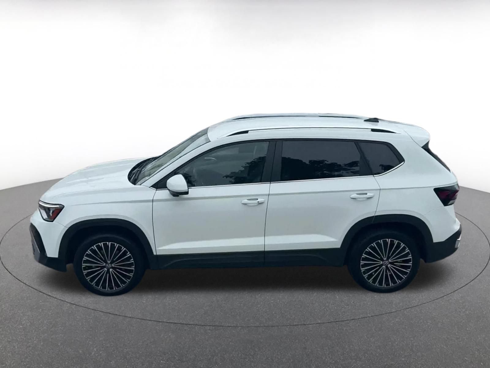Used 2026 Volkswagen Taos SE FWD image 9