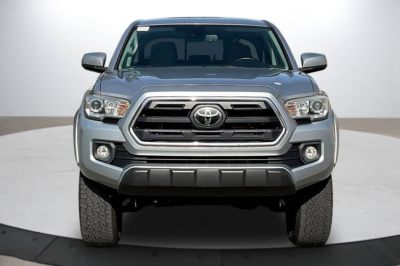 Used 2018 Toyota Tacoma SR5 AWD/4WD image 3