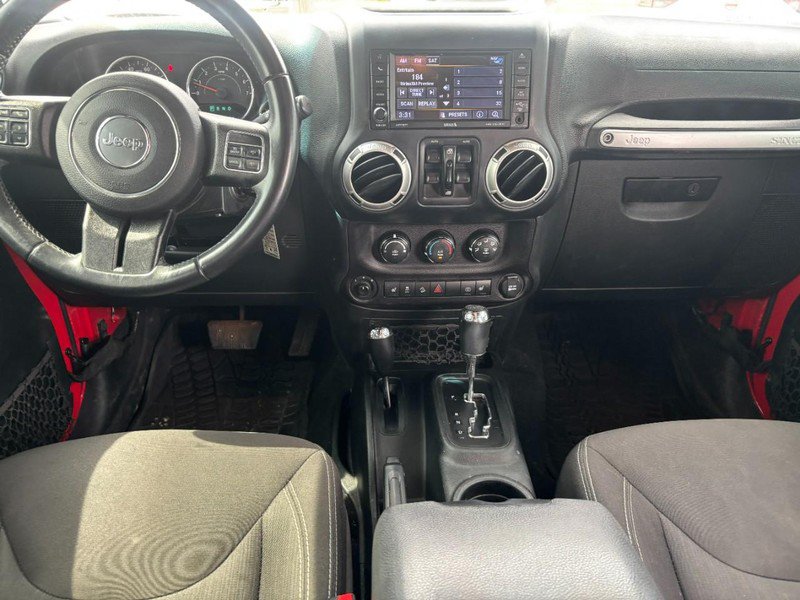 Used 2018 Jeep Wrangler Unlimited Sahara w/ Connectivity Group AWD/4WD image 13