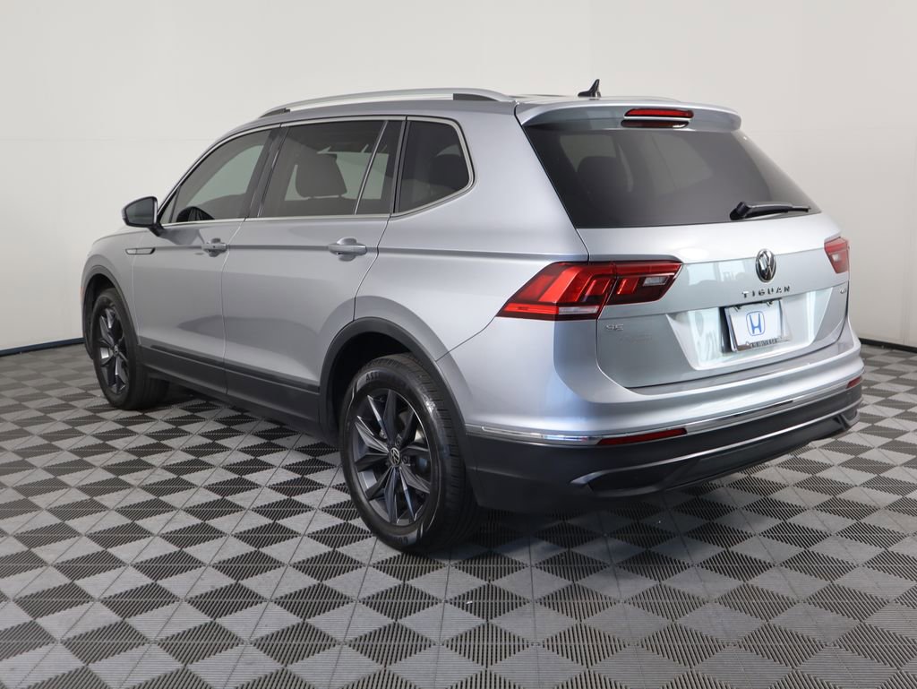 Used 2022 Volkswagen Tiguan SE w/ Panoramic Sunroof Package image 7