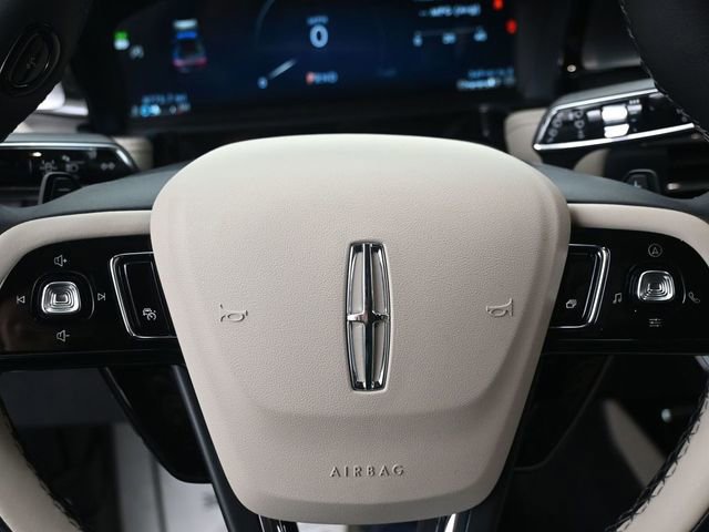 Used 2025 Lincoln Corsair FWD image 11