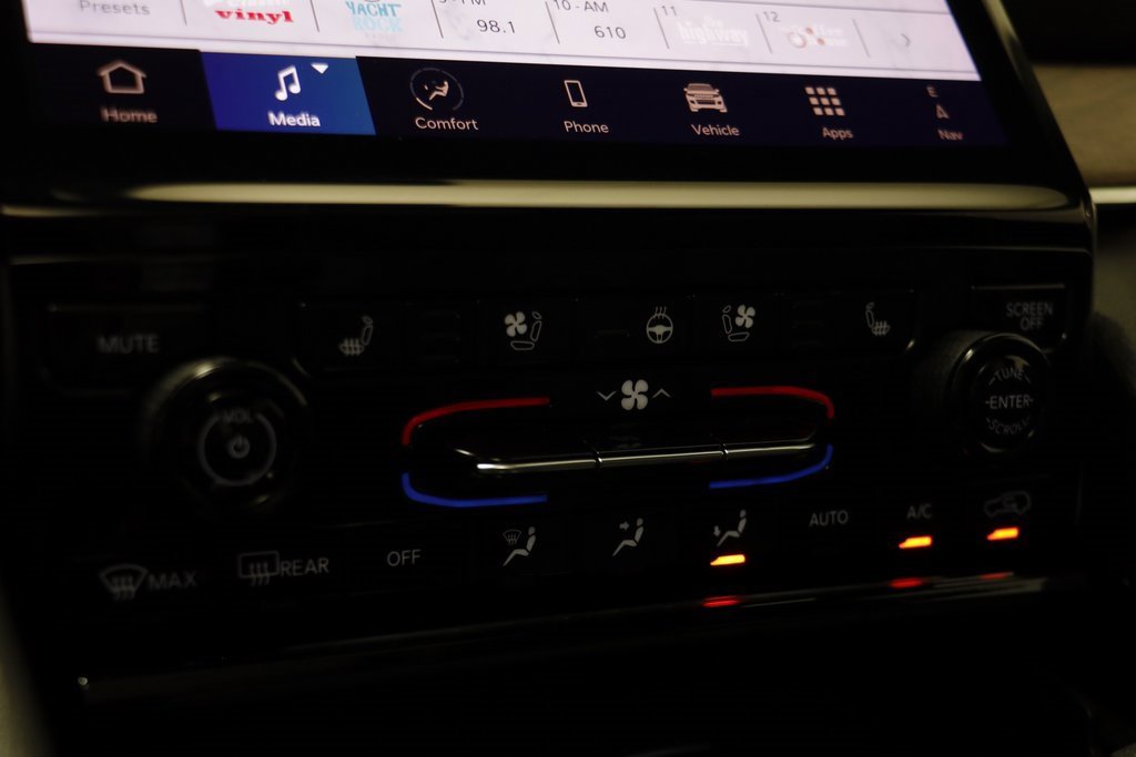 Used 2025 Jeep Grand Cherokee Summit image 11