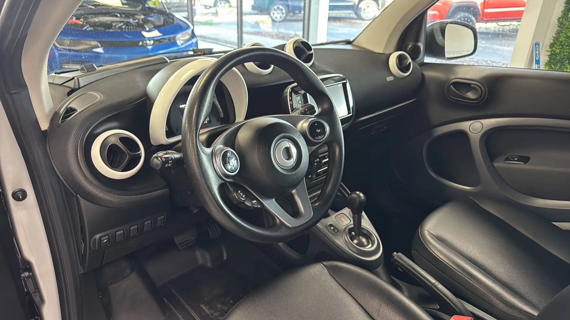 Used 2017 smart fortwo pure RWD image 14