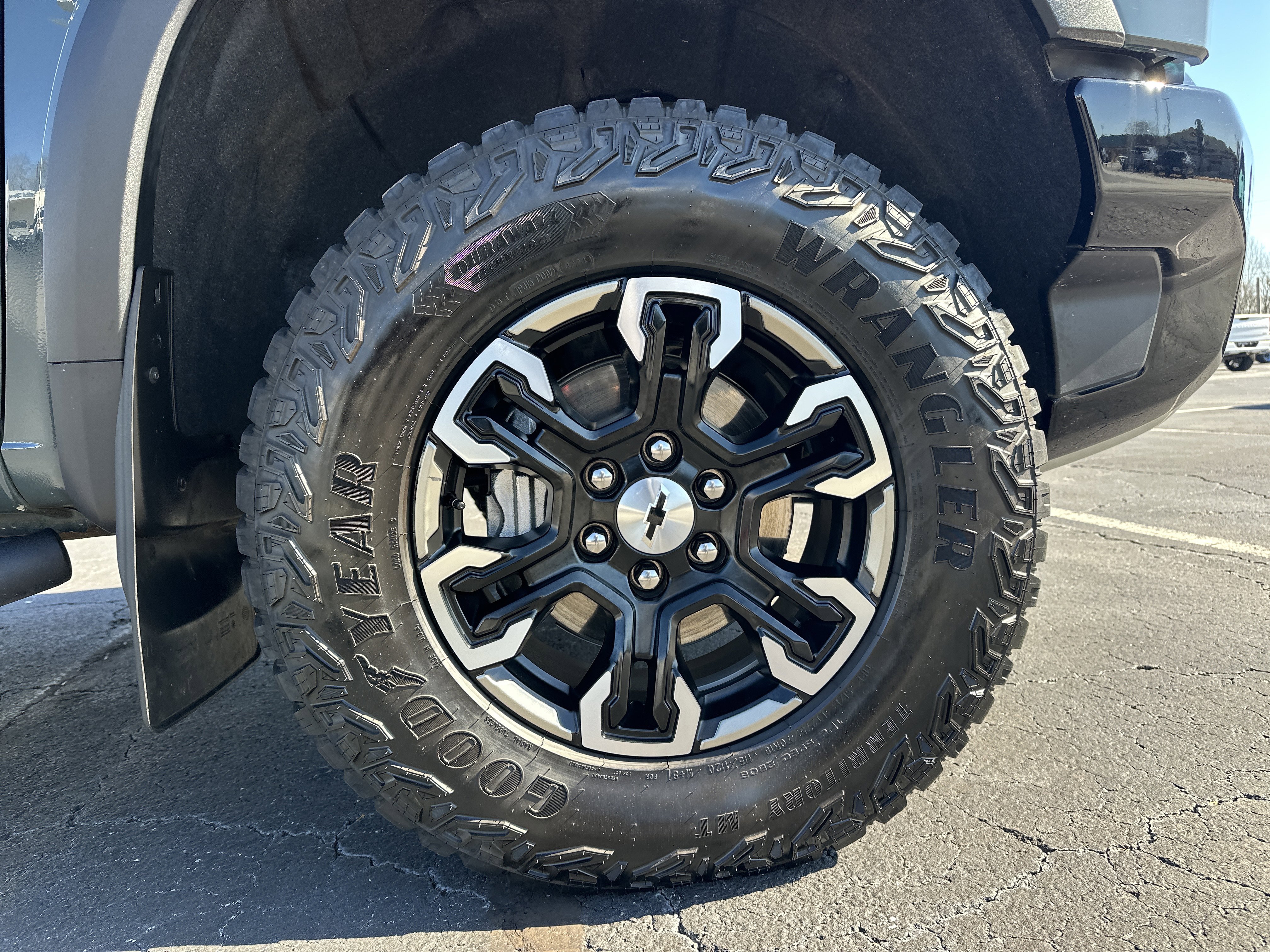 Certified 2025 Chevrolet Silverado 1500 ZR2 w/ Technology Package image 13