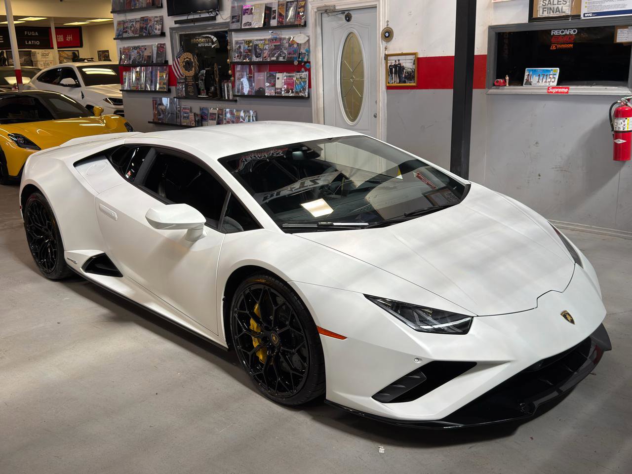 Used 2022 Lamborghini Huracan EVO image 3