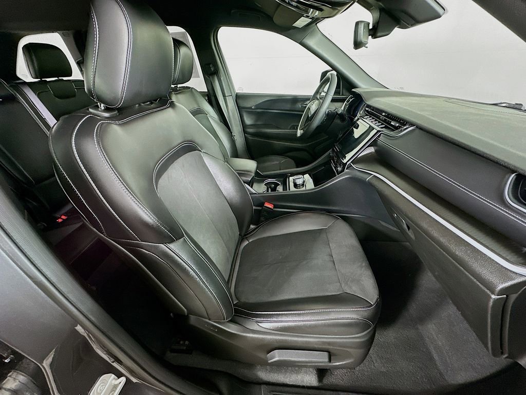 Certified 2024 Jeep Grand Cherokee Altitude image 35