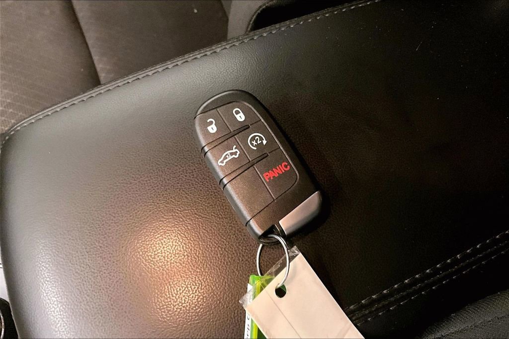 Used 2020 Jeep Grand Cherokee Laredo AWD/4WD image 34