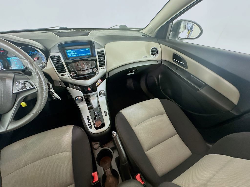 Used 2014 Chevrolet Cruze LS image 11