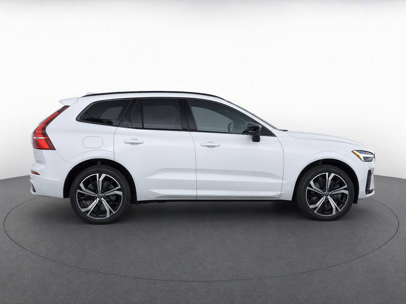 Used 2025 Volvo XC60 B5 Ultra w/ Protection Package Premier AWD/4WD image 4