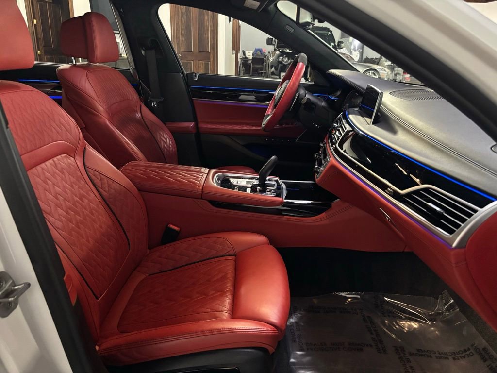 Used 2022 BMW M760i xDrive image 17