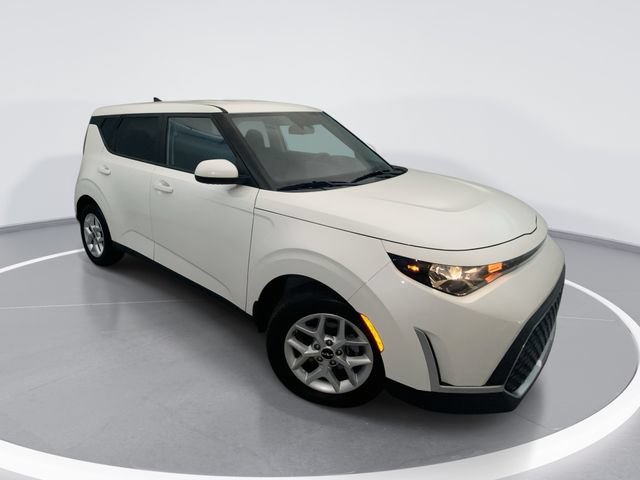 Used 2023 Kia Soul LX w/ Option Group 015 FWD video 1