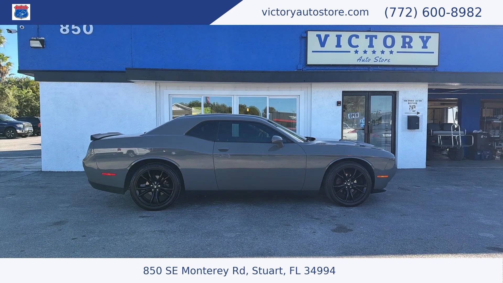 Used 2018 Dodge Challenger SXT w/ Blacktop Package RWD image 9
