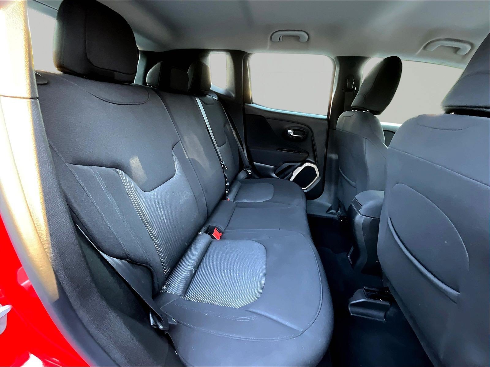 Used 2015 Jeep Renegade Latitude FWD image 24