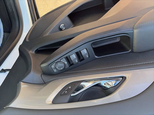 Used 2023 Chevrolet Traverse LT image 16