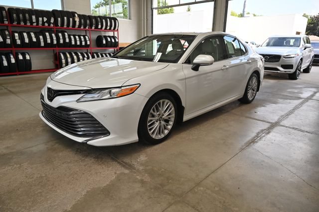 Used 2018 Toyota Camry XLE FWD image 8