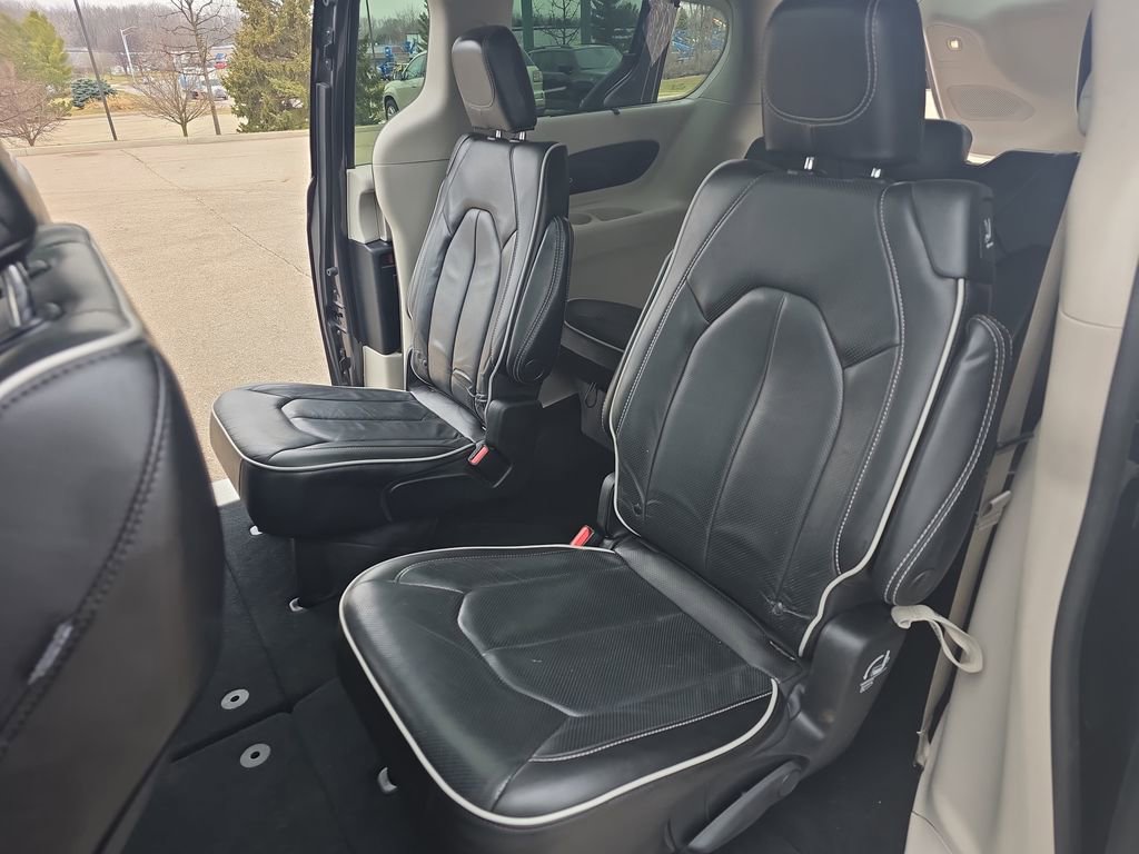 Used 2023 Chrysler Pacifica Limited image 15